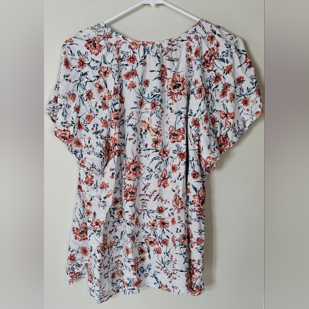 XXL  WOMANS MAURICES FLORAL TOP